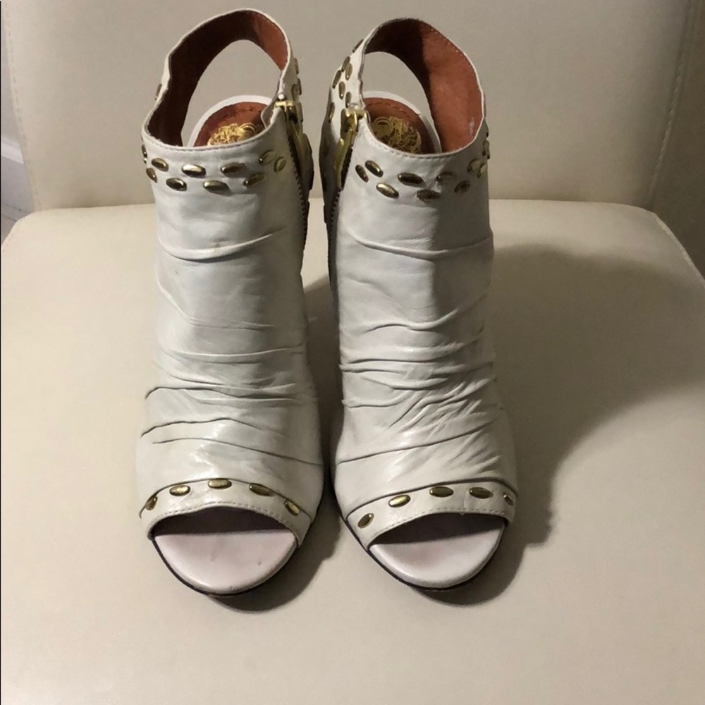 VINCE CAMUTO DRESS LEATHER BOOTIES!!